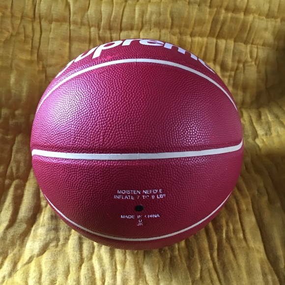 Supreme x Spaulding Basketball - Picture 4 of 4